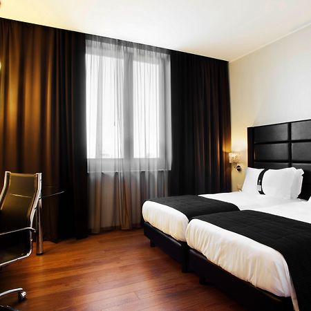 Holiday Inn Genoa City By Ihg Ngoại thất bức ảnh