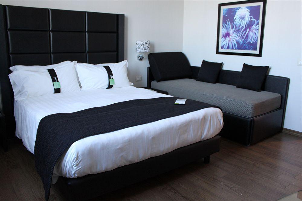 Holiday Inn Genoa City By Ihg Ngoại thất bức ảnh