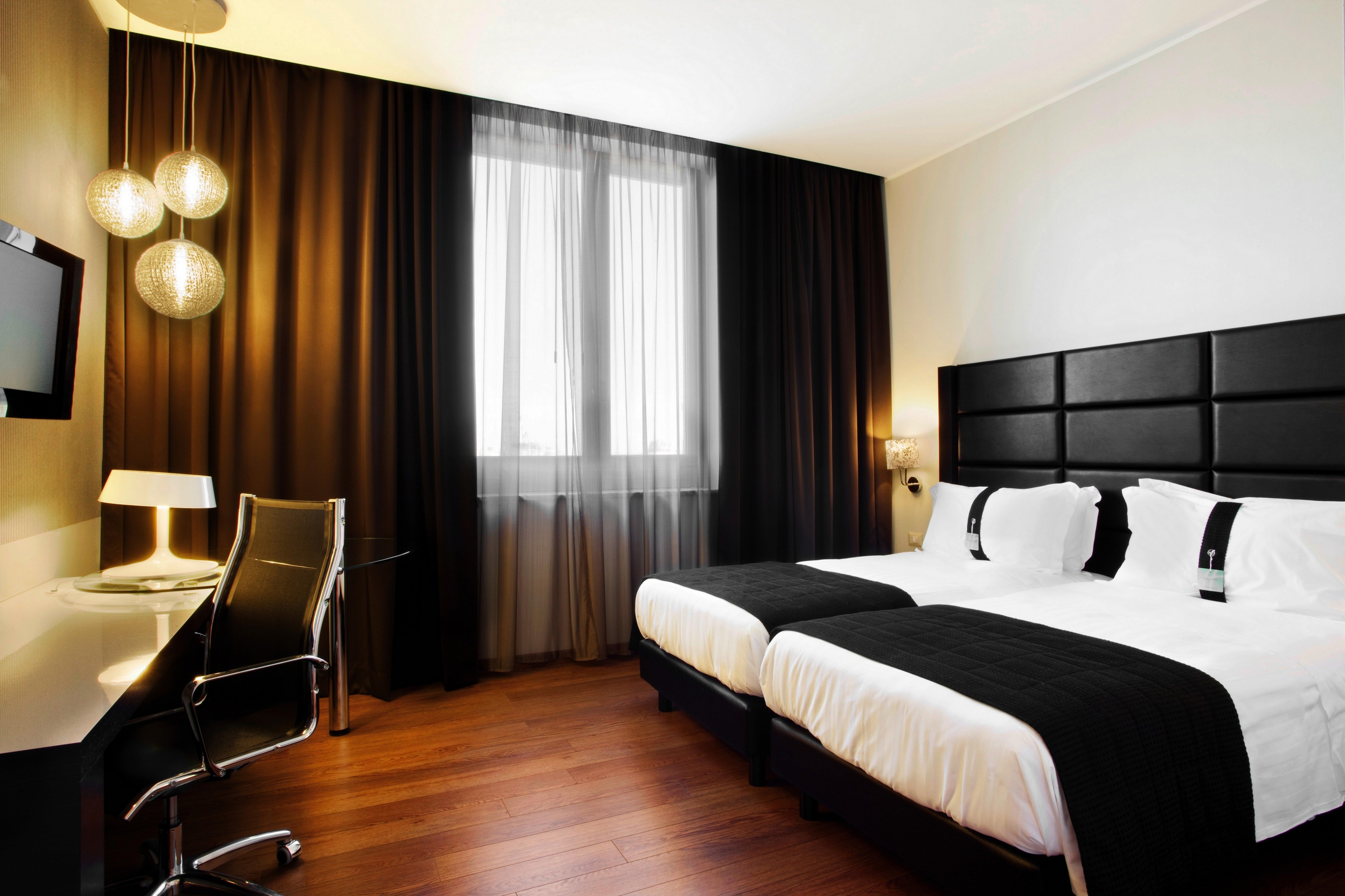 Holiday Inn Genoa City By Ihg Ngoại thất bức ảnh