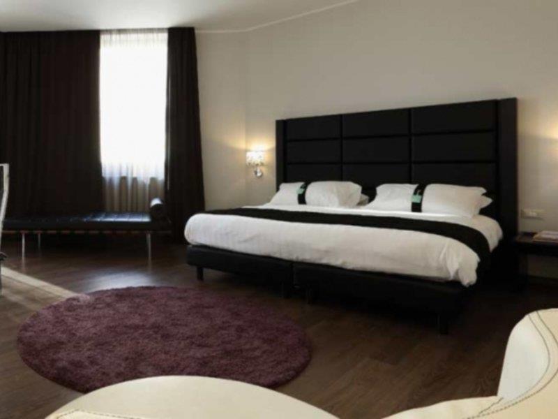 Holiday Inn Genoa City By Ihg Ngoại thất bức ảnh